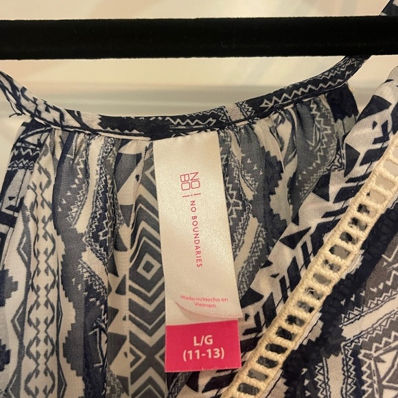 ⭐️No Boundaries Navy and White Tribal Camisole - Picture 2 of 4